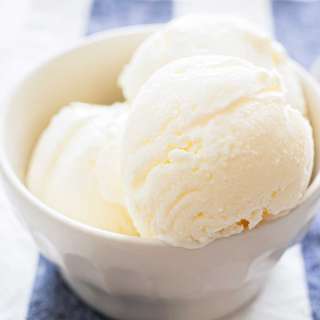 Easy Vanilla Frozen Yogurt