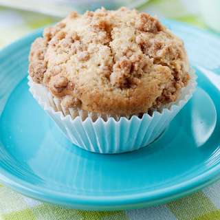 Pear Muffins with Cinnamon Crumble