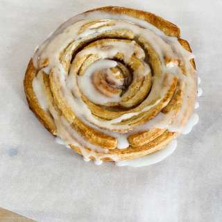 Quick Giant Cinnamon Roll From a Can