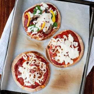 Easy Pita Pizzas (Kids can Make!)