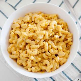 Easy Stovetop Cheddar Macaroni and Cheese