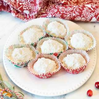Greek Butter Cookies (Kourabiedies)