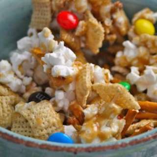 Crunchy Caramel Popcorn Mix