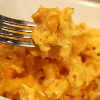 Buffalo Quinoa ‘Mac’ & Cheese with Broccoli