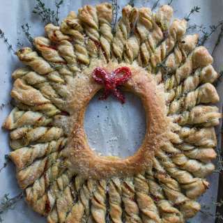 Puff Pastry Pesto Wreath