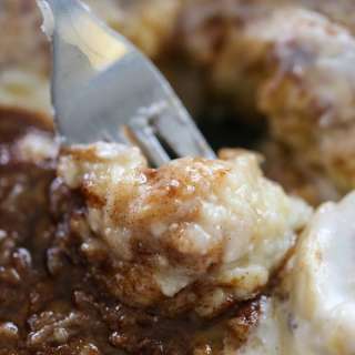 Cinnamon Roll Cheesecake Dip