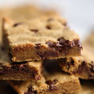 Peanut Butter Chocolate Chip Bars