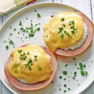 Keto Eggs Benedict