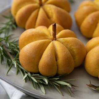 Pumpkin Bread Rolls