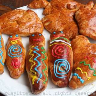 Guaguas de pan or bread figures