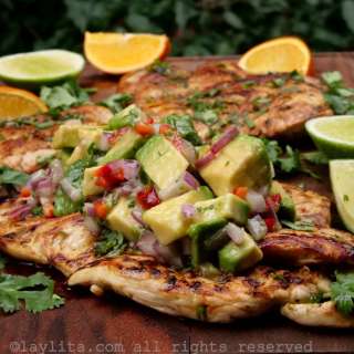Grilled chicken a la plancha with avocado salsa {Pollo a la plancha}