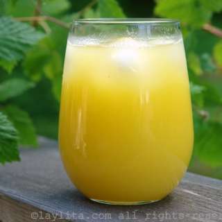 Homemade pineapple juice {Jugo de piña}