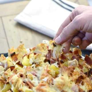 Pineapple and Ham Cheesy Pull Apart Bread