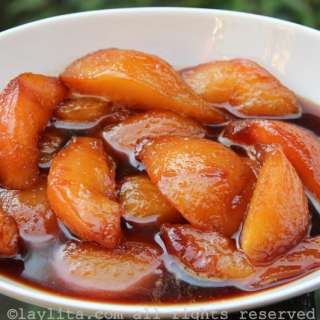Spiced caramelized pears {in panela or piloncillo syrup}