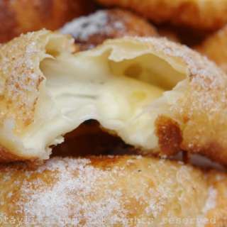 Fried cheese empanadas // Empanadas de viento