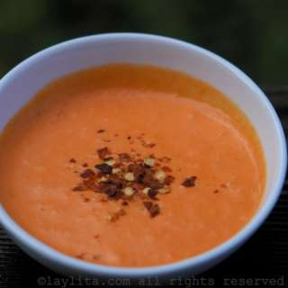Spicy roasted pepper yogurt sauce