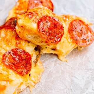 Pull Apart Pizza Bread Recipe (Bubble Pizza)