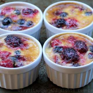 Berries broiled with cream {Cheater berry crème brulee}