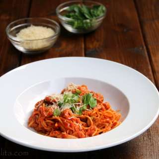 Grandma’s chicken spaghetti {Tallarines con pollo}