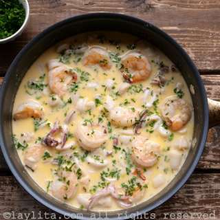 Mixed seafood in a creamy garlic wine sauce {Mariscos al ajillo}