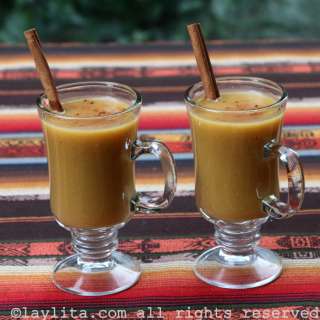 Ecuadorian fruity oatmeal drink - Colada de avena con naranjilla