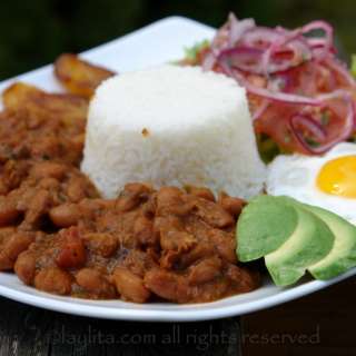 Menestra de porotos: Ecuadorian bean stew