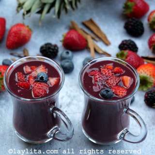 Easy colada morada with oatmeal {Spiced oatmeal berry drink}