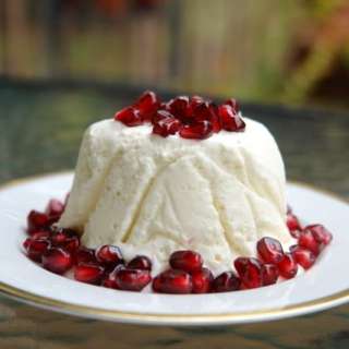 Honey mousse with pomegranate