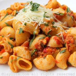 Tuna and tomato pasta