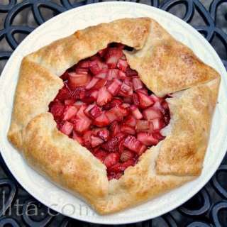 Rhubarb strawberry tart