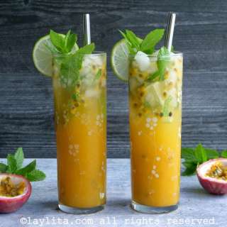 Passion fruit mojitos