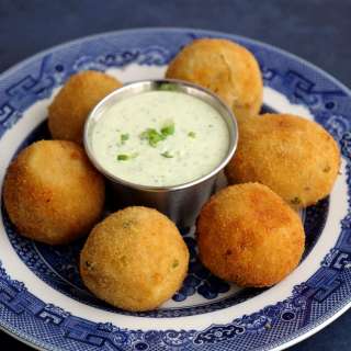 Tuna potato croquettes (Croquetas de papa y atún)