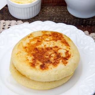 Colombian Cheese Arepas (Arepas de Queso)