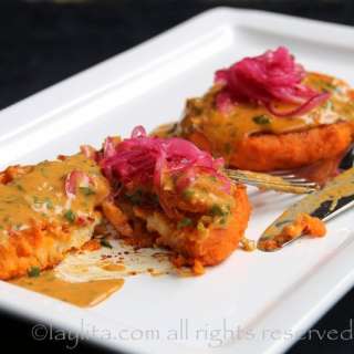 Sweet potato patties stuffed with cheese {Llapingachos de camote}