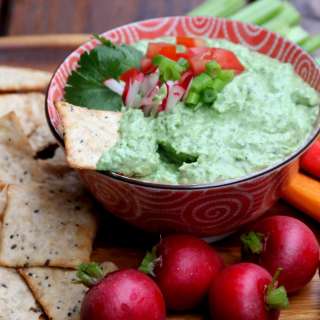Spicy avocado yogurt dip