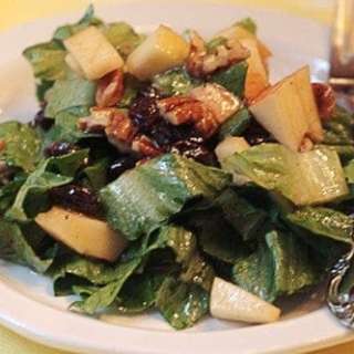 Tossed Salad with Pecans, Raisins, and Apples