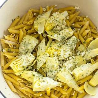 One-Pot Spinach and Artichoke Pasta