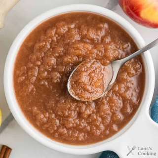 Spiced Slow Cooker Applesauce