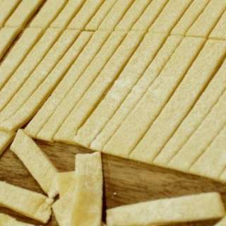 Homemade Noodles {Great Grandmother's Old Recipe Box}