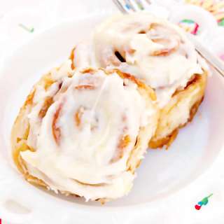 Cinnamon Rolls with Cream Cheese Icing - Cinnabon Copycat
