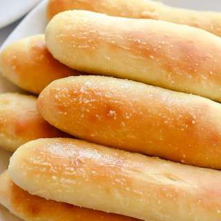 Copycat Olive Garden Breadsticks