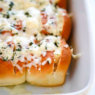 Cheesy Garlic Hawaiian Rolls