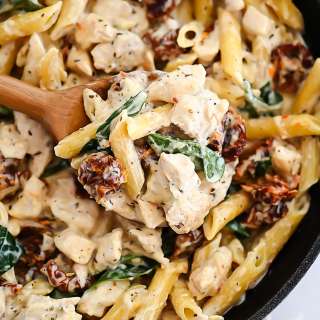 Tuscan Garlic Chicken Pasta