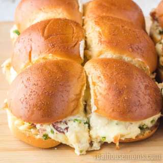 Baked Jalapeño Popper Chicken Sliders