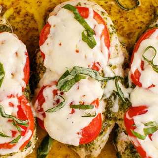 30-Minute Caprese Chicken Bake