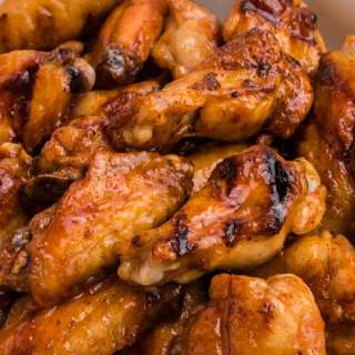 Grilled Honey Sriracha Chicken Wings