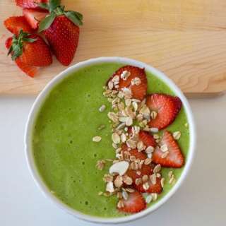 Green Smoothie Bowl with Berries