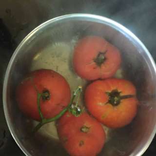 How to Blanch Tomatoes