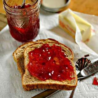 How to make and can Strawberry Jam