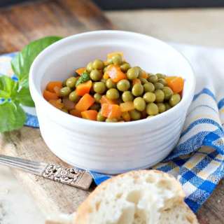 How to Cook Canned Peas and Carrots